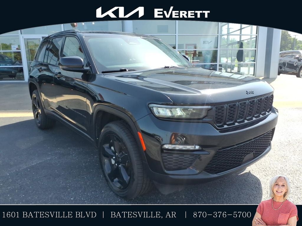 2023 Jeep Grand Cherokee Limited in Diamond Black Crystal Pearlcoat — front three-quarter view
